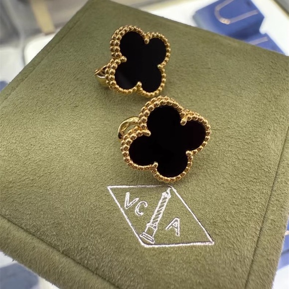 Van Cleef & Arpels Jewelry - Van Cleef & Arpels Black and Gold Clover Earrings